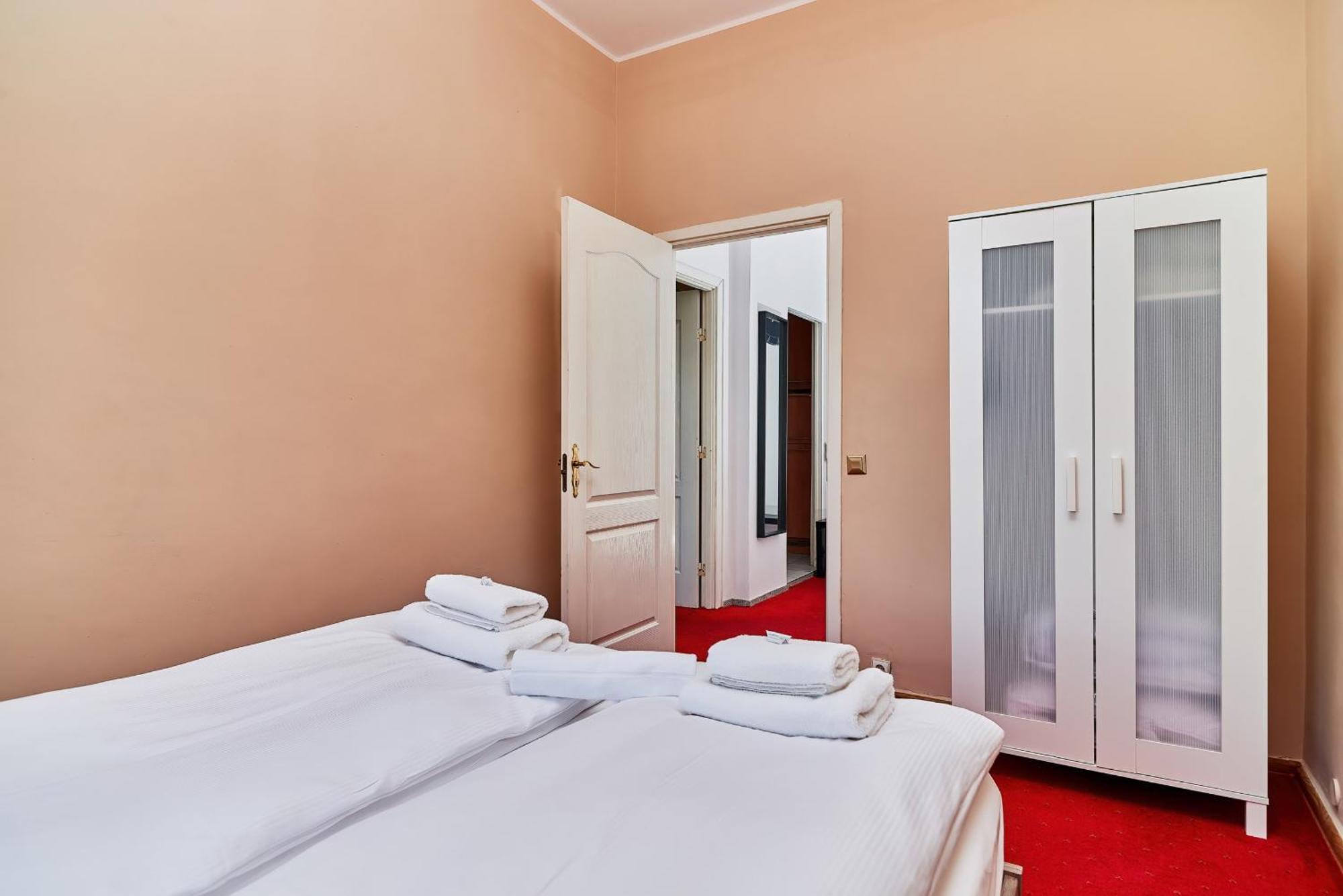 Market Square Old Town By Renters * Wroclaw